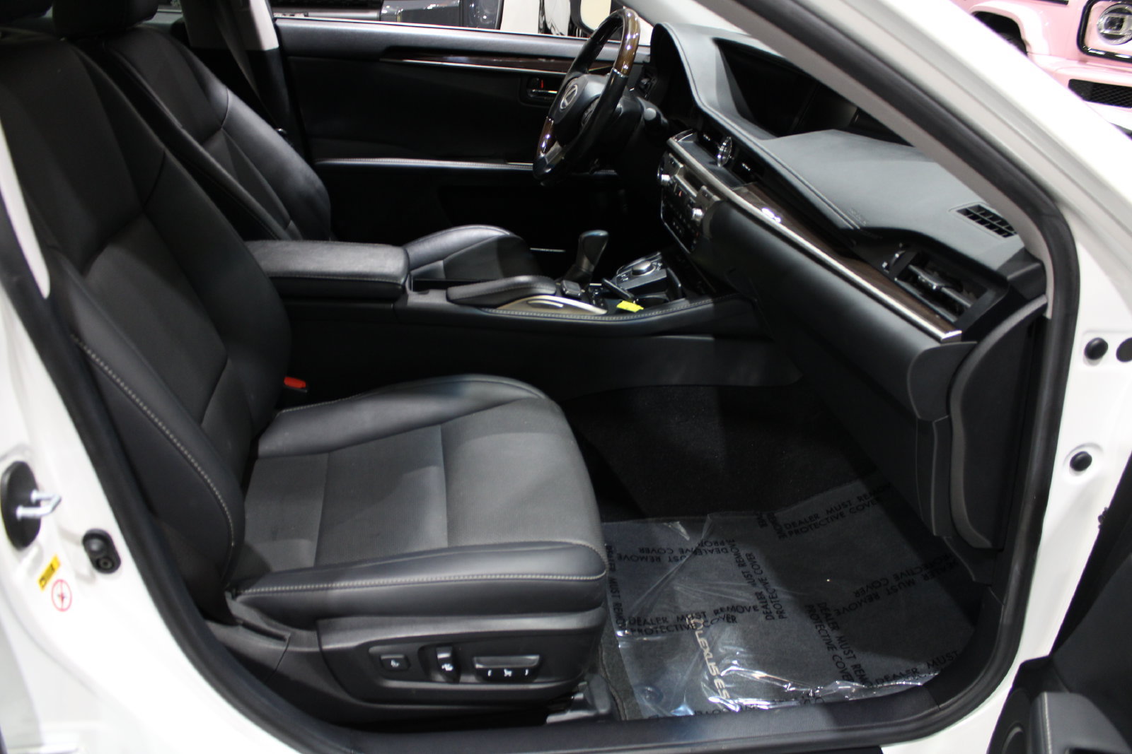Used 2018 Lexus ES 300h w/ Navigation Package FWD image 17