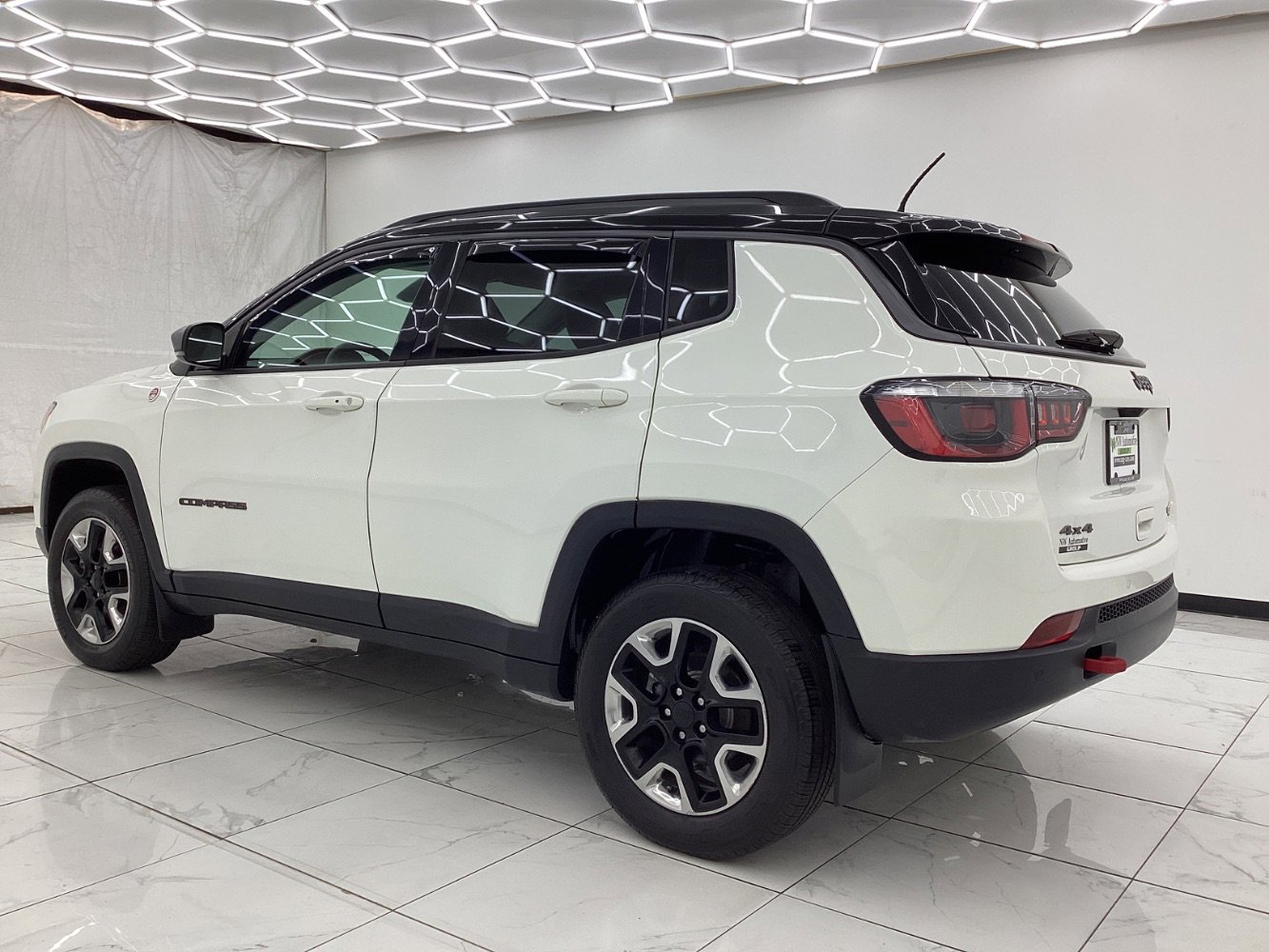 Used 2017 Jeep Compass Trailhawk w/ Leather Interior Group AWD/4WD image 12