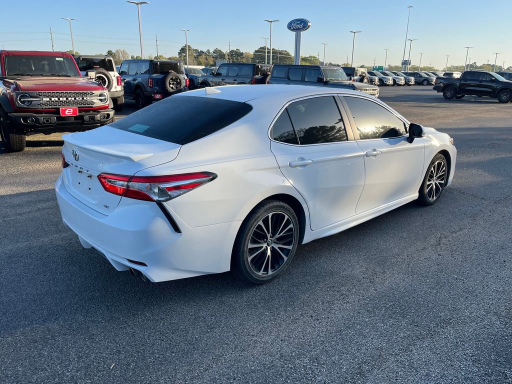Used 2020 Toyota Camry SE image 4