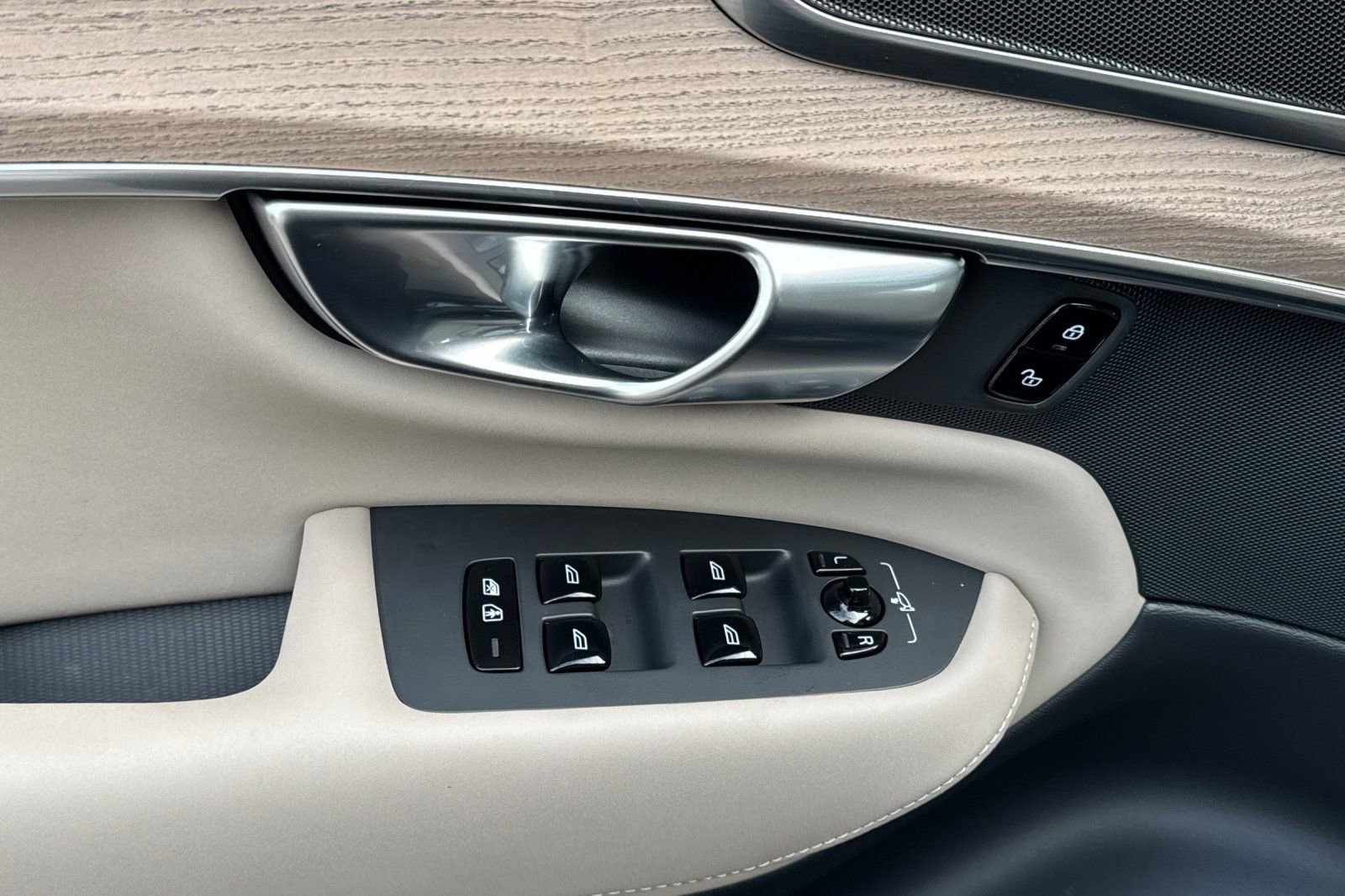 Certified 2026 Volvo XC90 B5 Plus w/ Protection Package image 10