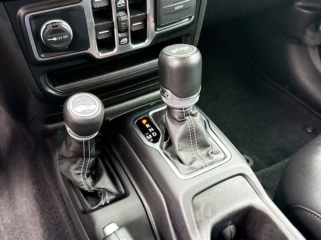 Used 2023 Jeep Wrangler Unlimited Sahara AWD/4WD image 18