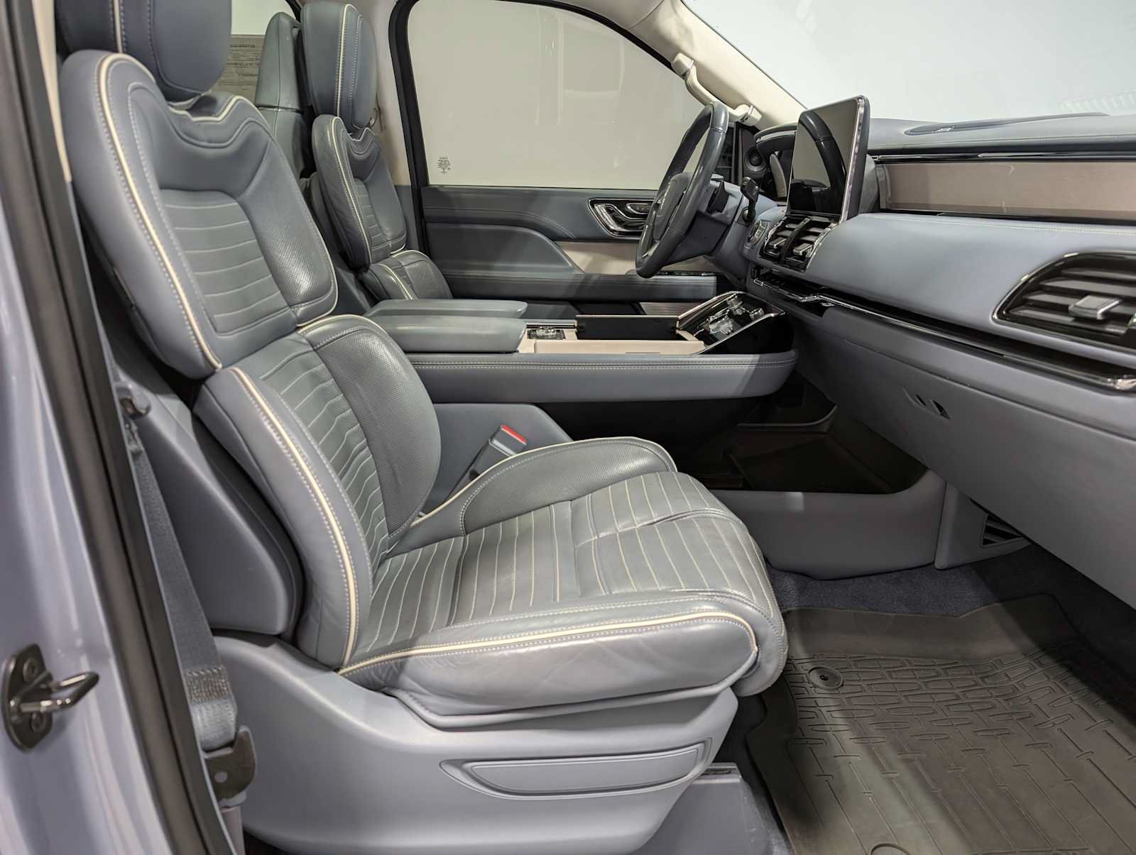 Used 2021 Lincoln Navigator L Black Label w/ Cargo Convenience Package AWD/4WD image 44