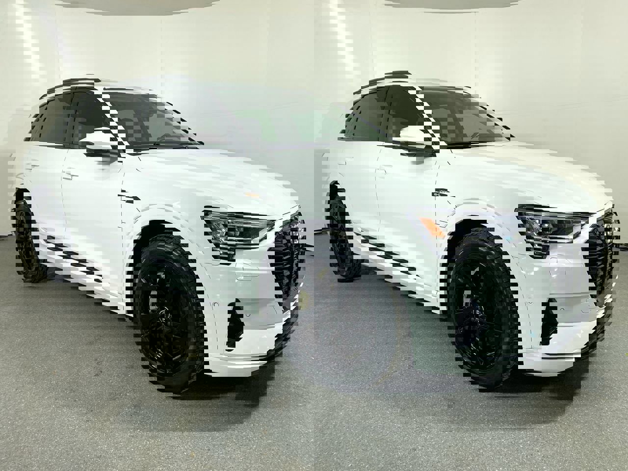 Certified 2022 Audi e-tron Premium w/ Convenience Plus Package image 28