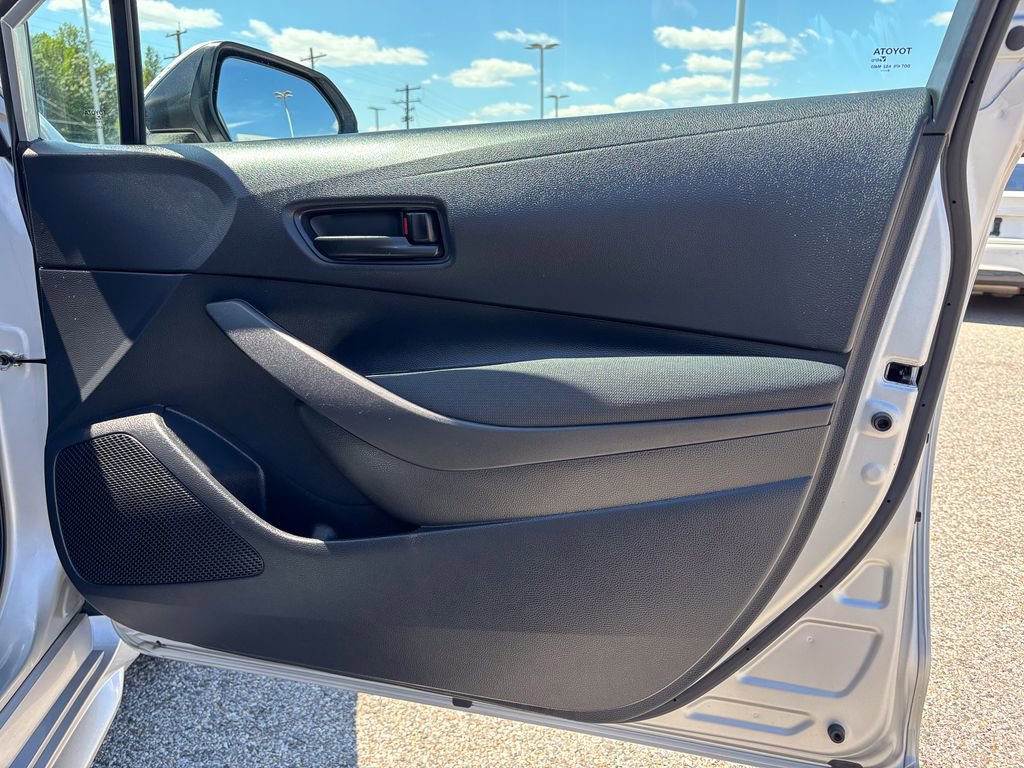 Used 2025 Toyota Corolla LE FWD image 34