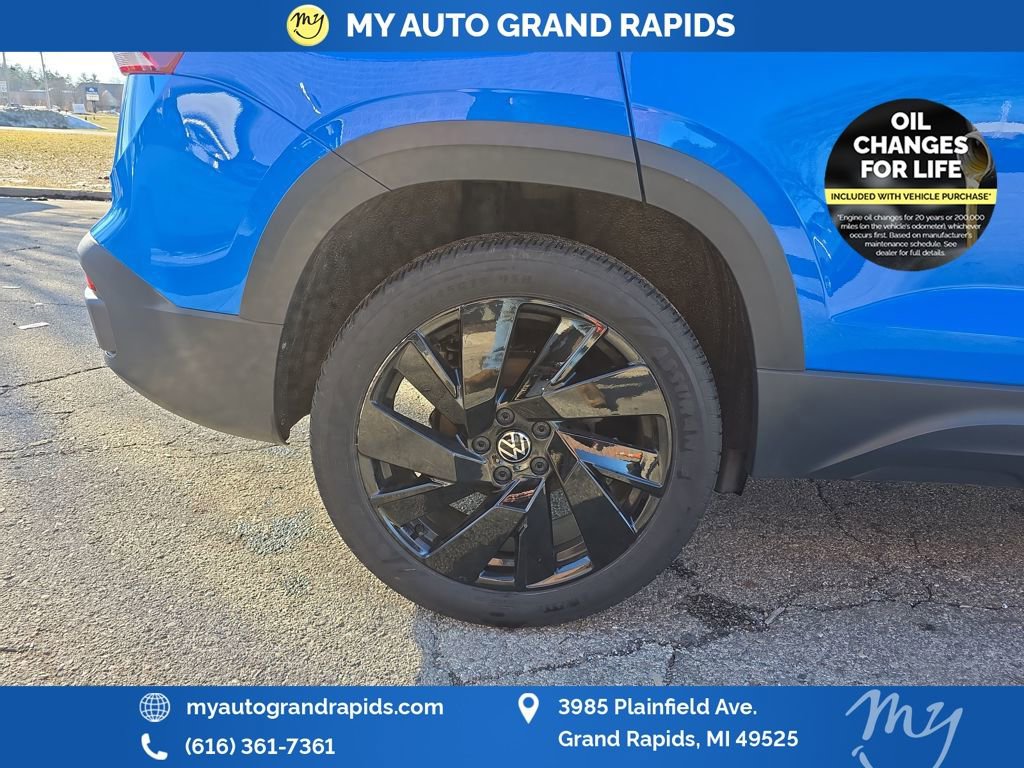 Used 2024 Volkswagen Taos SE image 32
