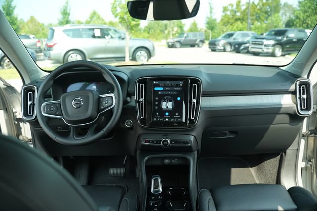 Used 2025 Volvo XC40 B5 Plus AWD/4WD image 27