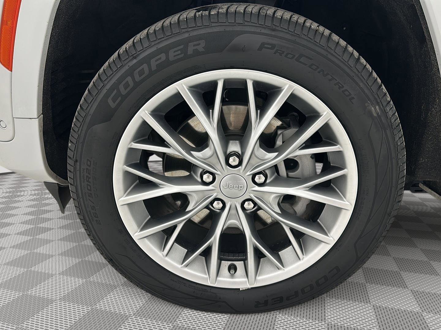 Used 2023 Jeep Grand Cherokee Summit w/ Luxury Tech Group V image 30