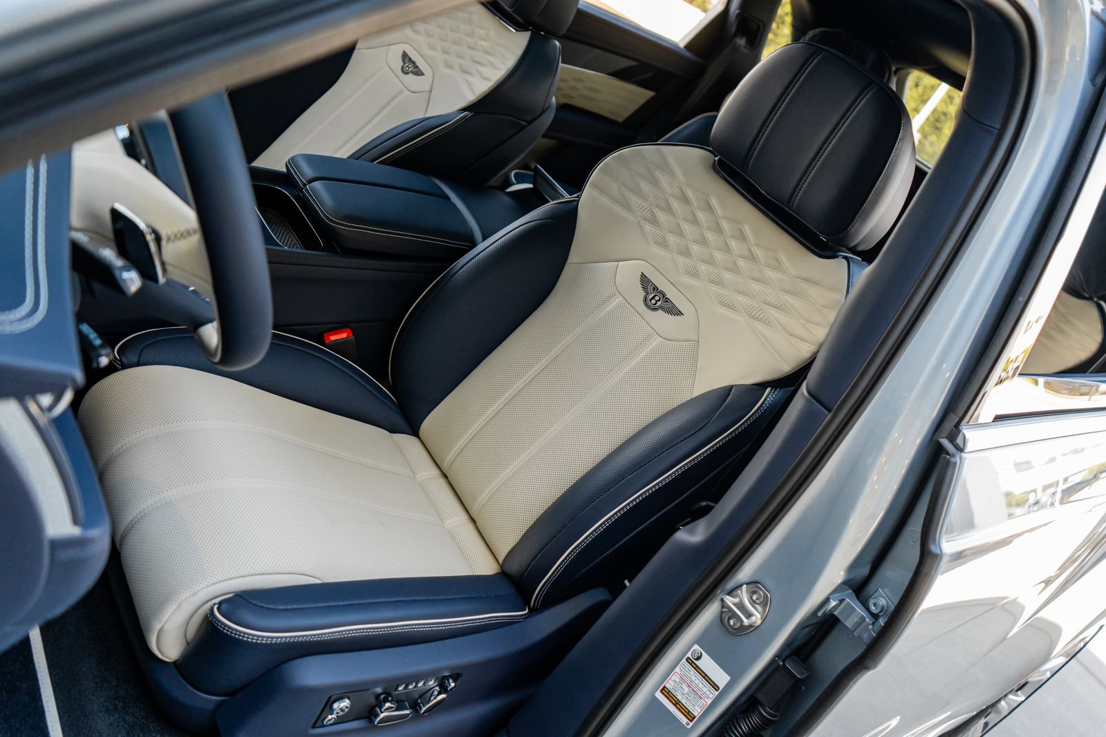 New 2026 Bentley Bentayga Extended Wheelbase AWD/4WD image 26