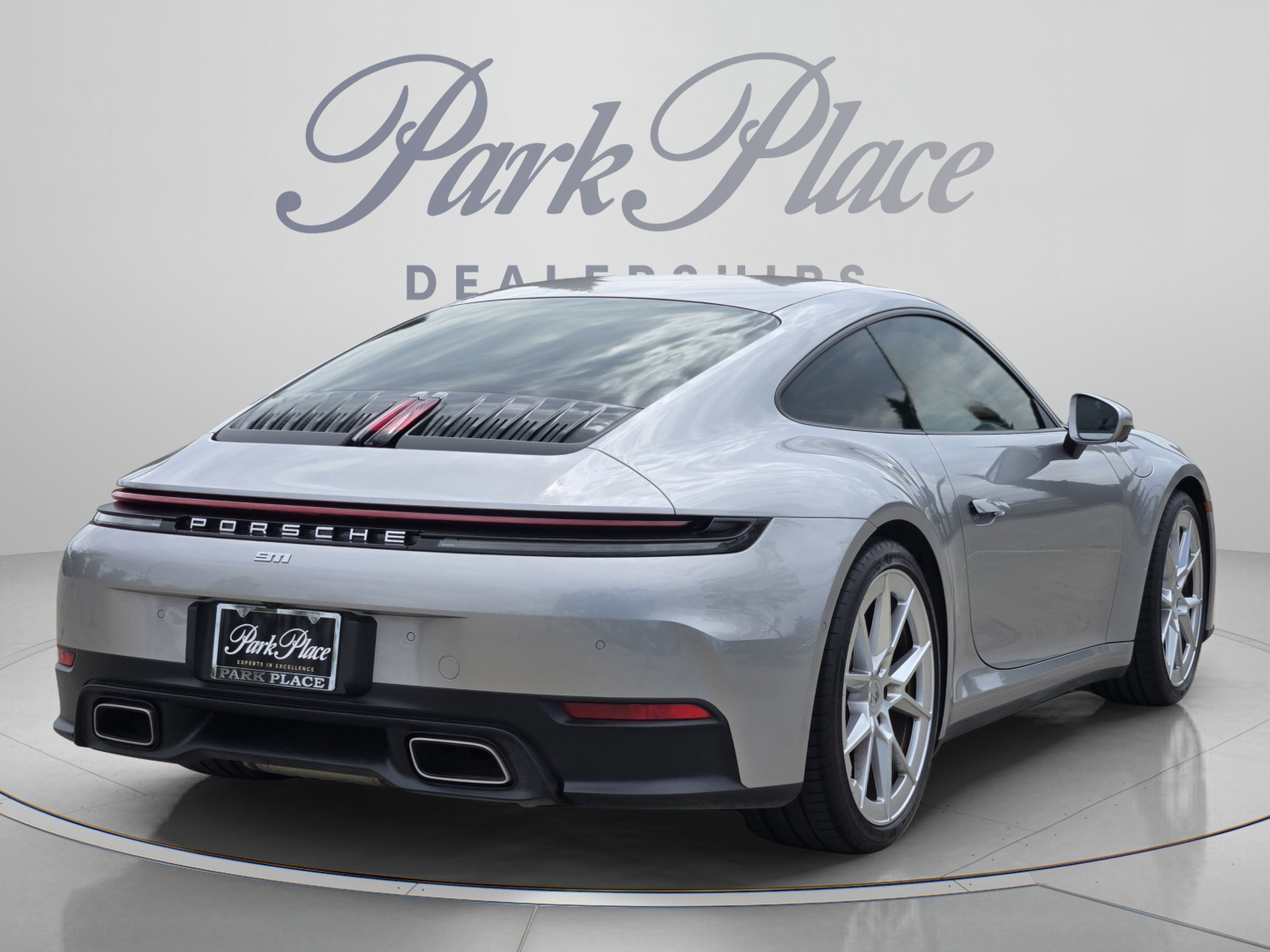Used 2025 Porsche 911 Carrera RWD image 3