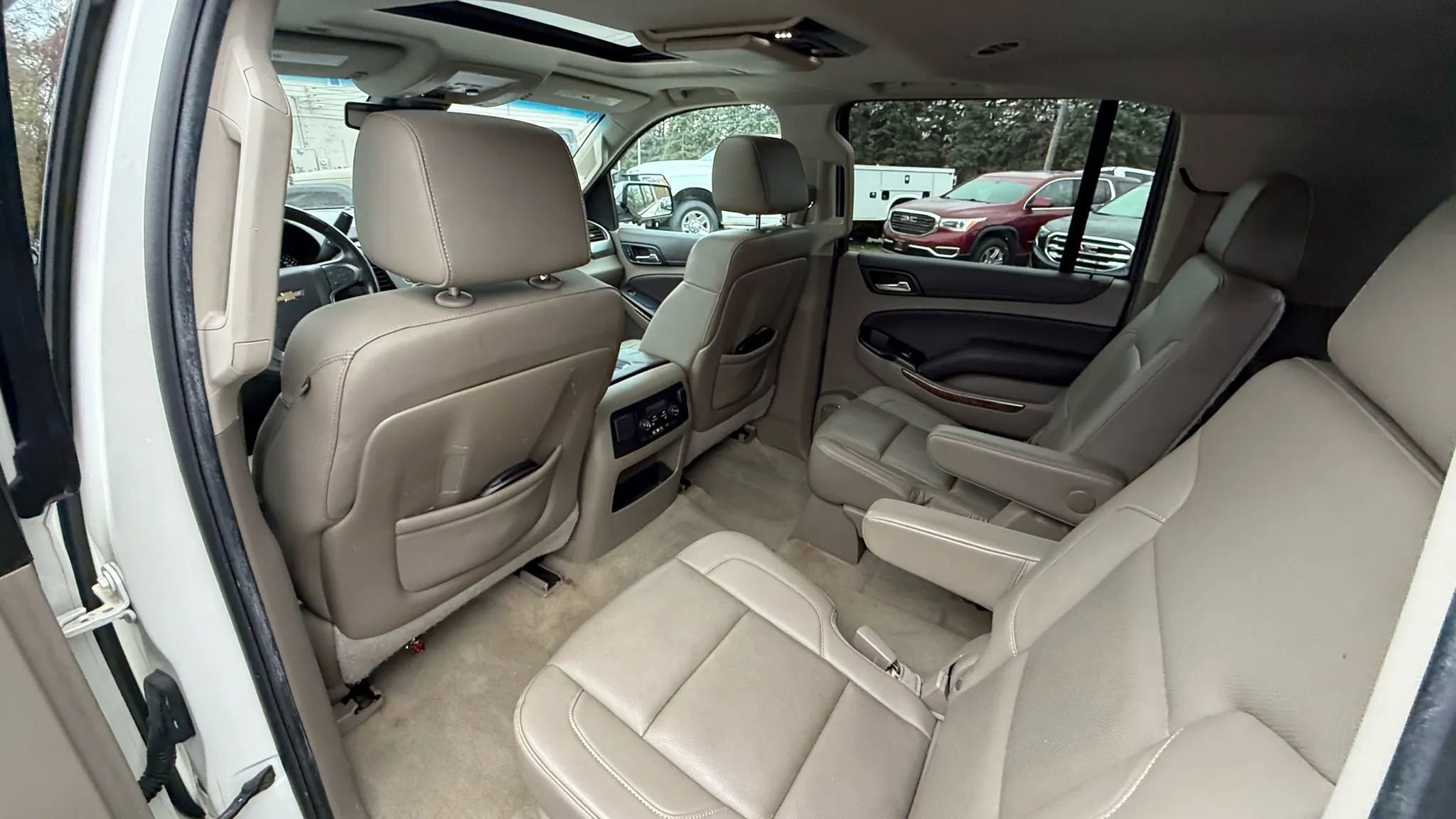 Used 2015 Chevrolet Suburban LTZ image 23