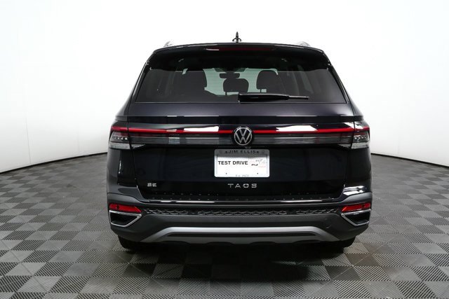 New 2026 Volkswagen Taos SE image 25