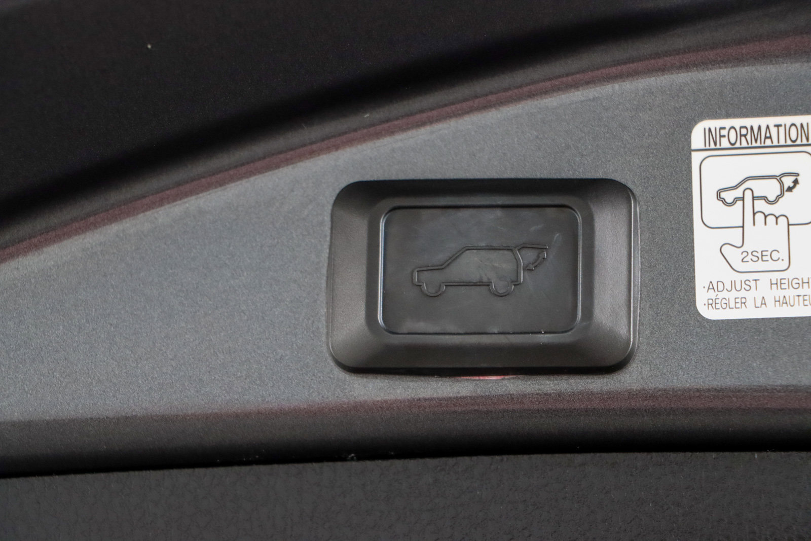 Used 2018 Toyota RAV4 Limited FWD image 30