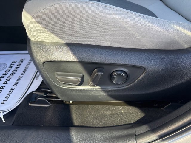 Used 2022 Toyota RAV4 XLE w/ Convenience Package image 6