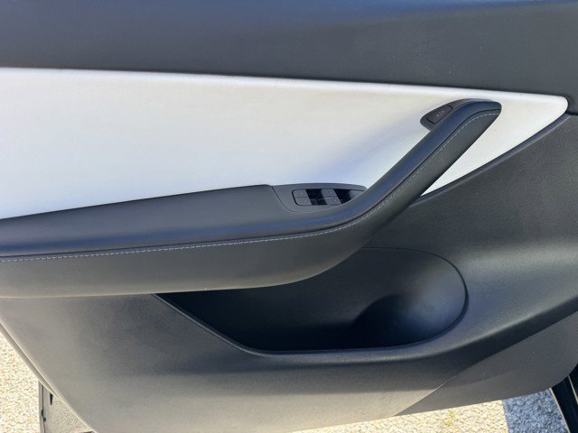 Used 2022 Tesla Model Y Performance image 15