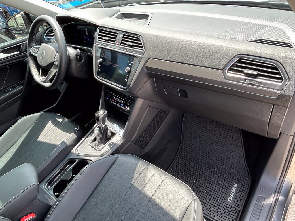 Certified 2023 Volkswagen Tiguan SE w/ Panoramic Sunroof Package FWD image 40