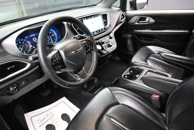 Used 2023 Chrysler Pacifica Touring-L w/ S Appearance Package FWD image 18