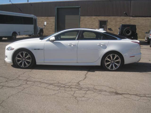 Used 2017 Jaguar XJ AWD/4WD image 8