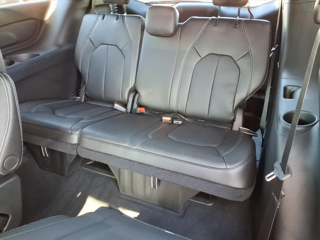 New 2026 Chrysler Pacifica Select w/ S Appearance Package FWD image 13