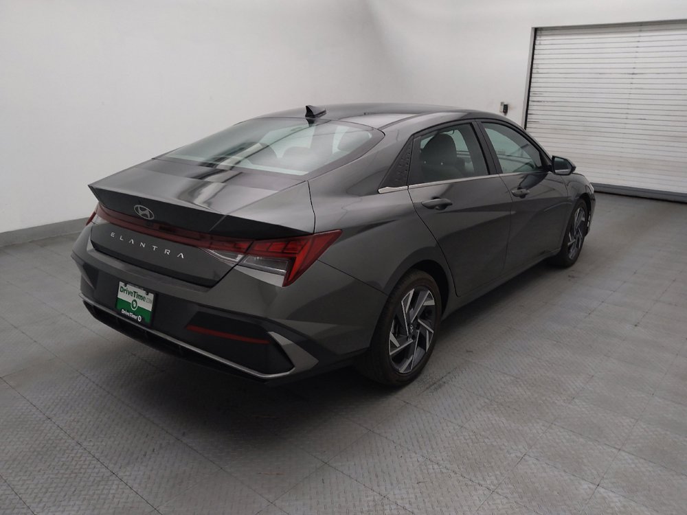 Used 2025 Hyundai Elantra SEL FWD image 9