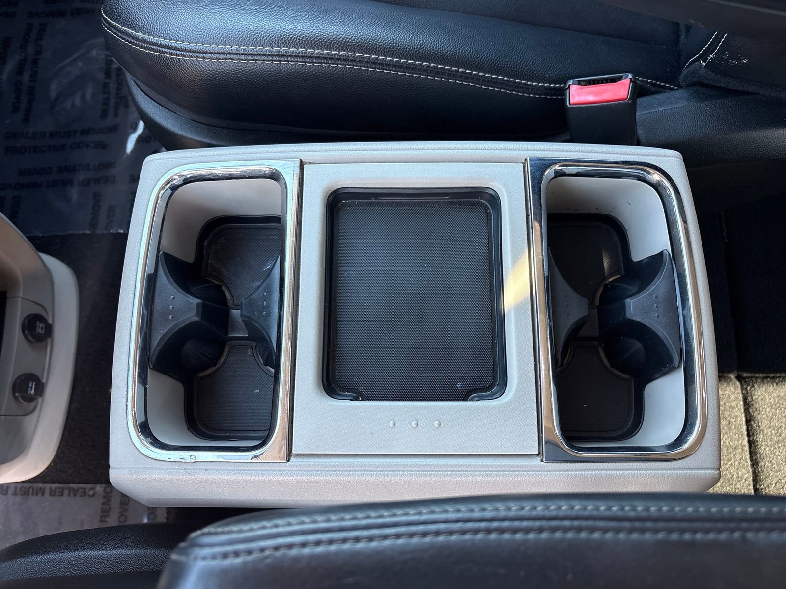 Used 2016 Chrysler Town & Country Touring FWD image 26