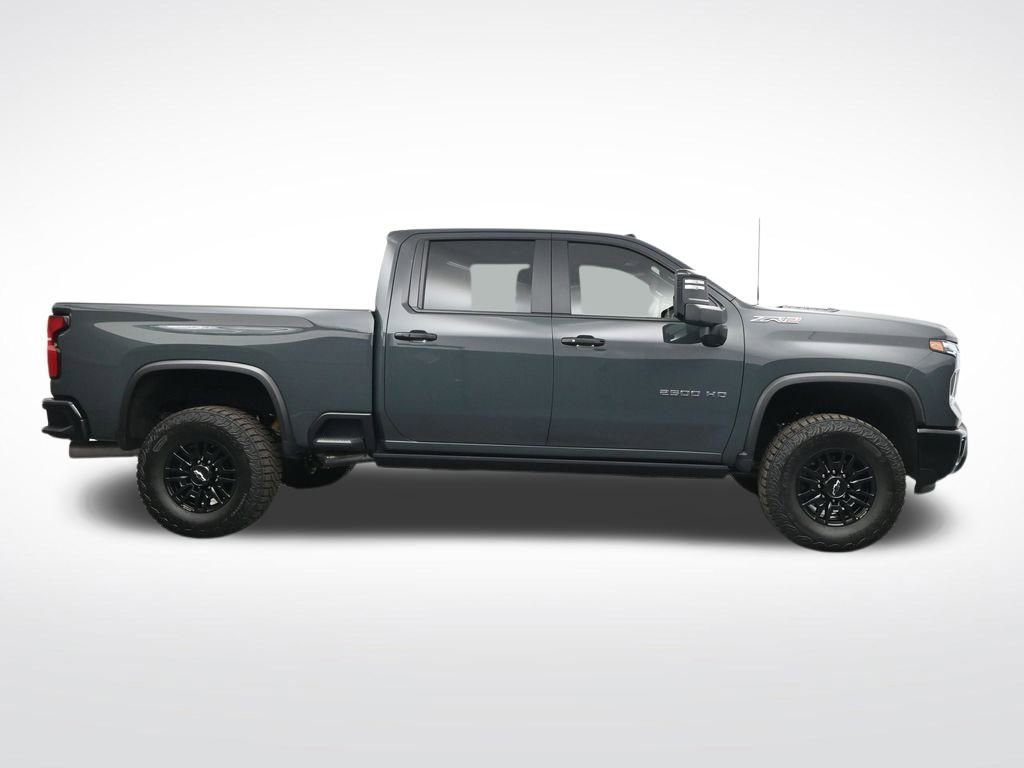 Used 2025 Chevrolet Silverado 2500 ZR2 w/ Technology Package image 4