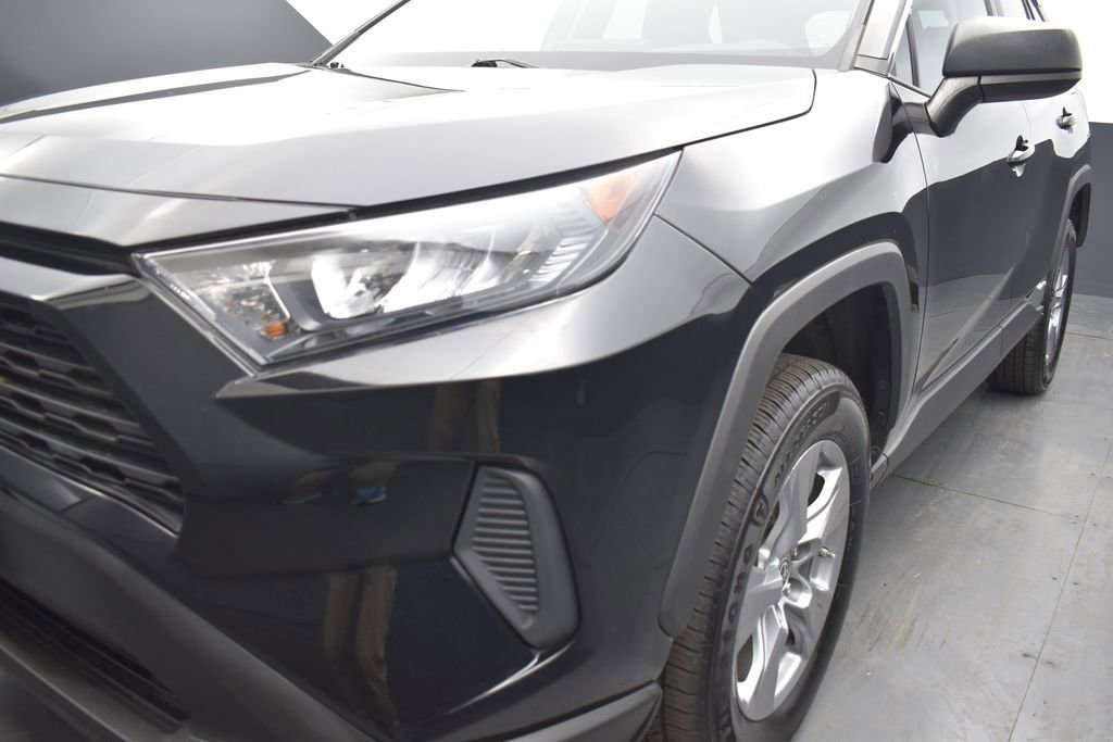 Used 2022 Toyota RAV4 LE AWD/4WD image 32