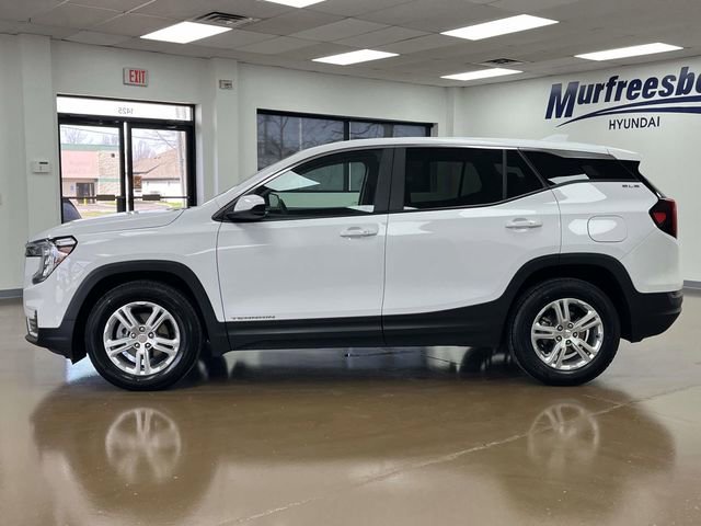 Used 2024 GMC Terrain SLE FWD image 8