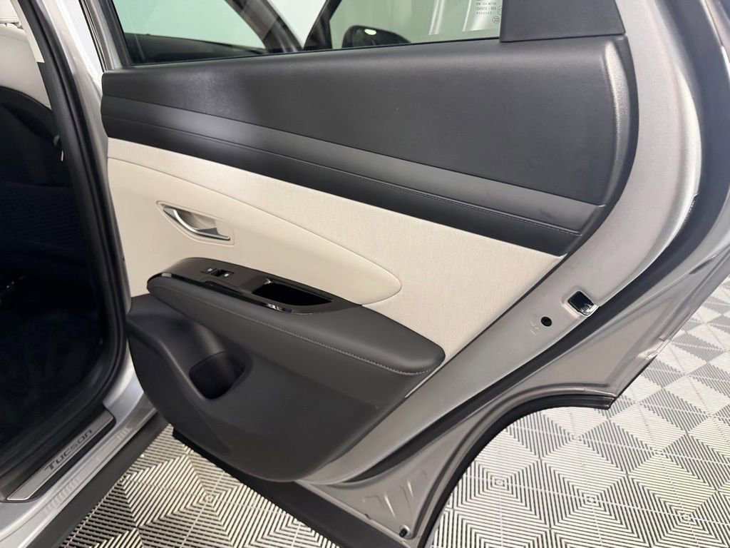 Used 2025 Hyundai Tucson Limited FWD image 32