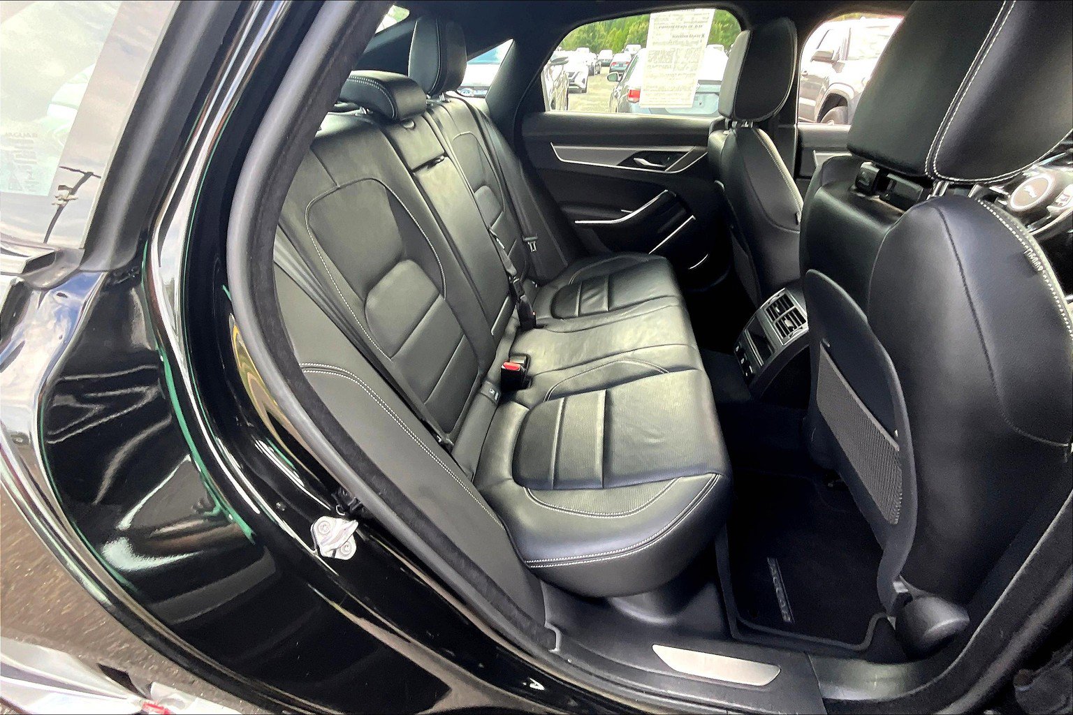 Used 2022 Jaguar XF R-Dynamic SE AWD/4WD image 36