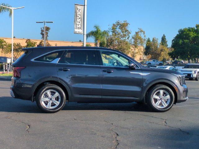 Certified 2026 Kia Sorento LX FWD image 2