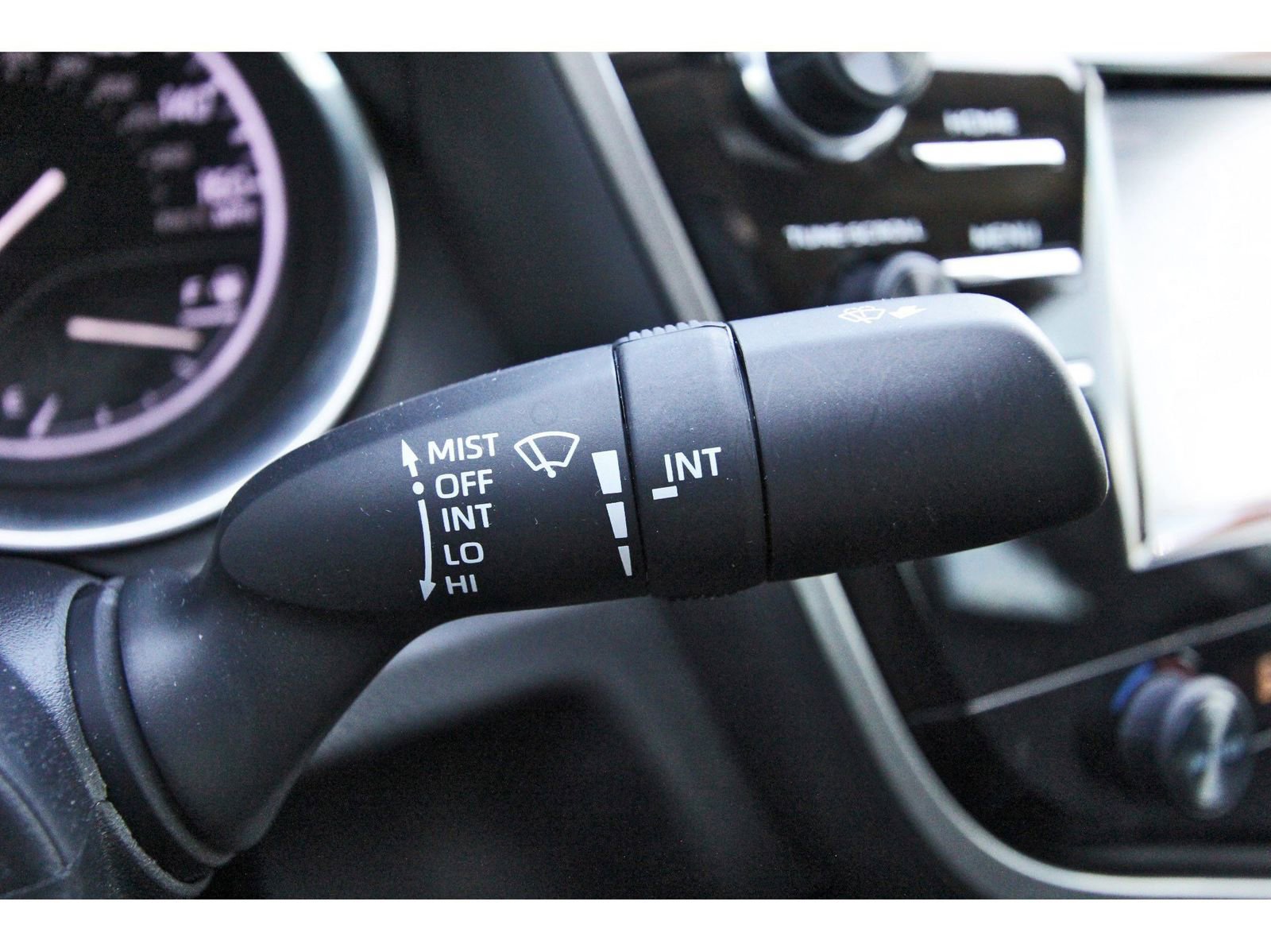 Used 2020 Toyota Camry SE image 18