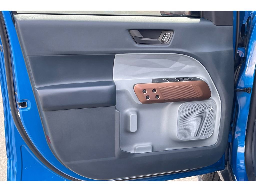 Used 2022 Ford Maverick Lariat FWD image 11