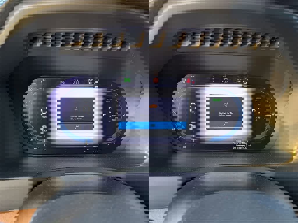 Used 2025 Volvo XC90 T8 Plus w/ Protection Package Premier image 33