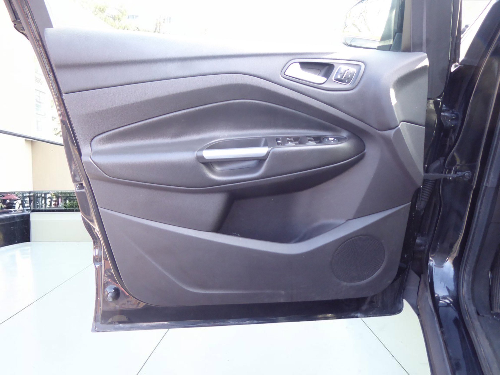 Used 2015 Ford Escape Titanium FWD image 20