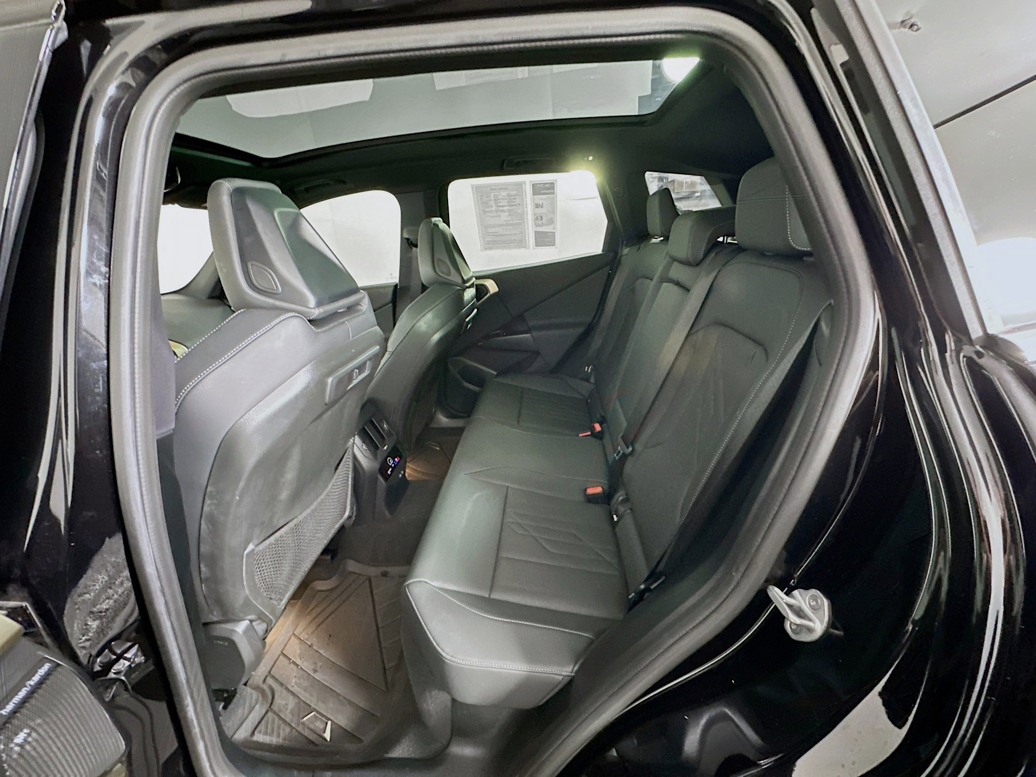 Used 2025 BMW X3 xDrive30i w/ Premium Package image 27