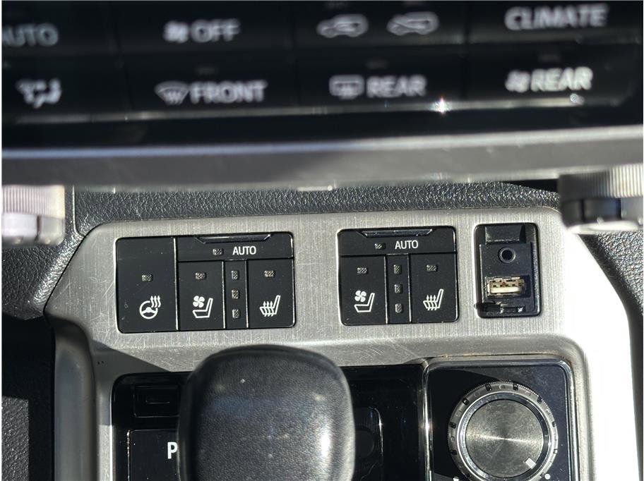Used 2021 Toyota Land Cruiser Heritage Edition image 27