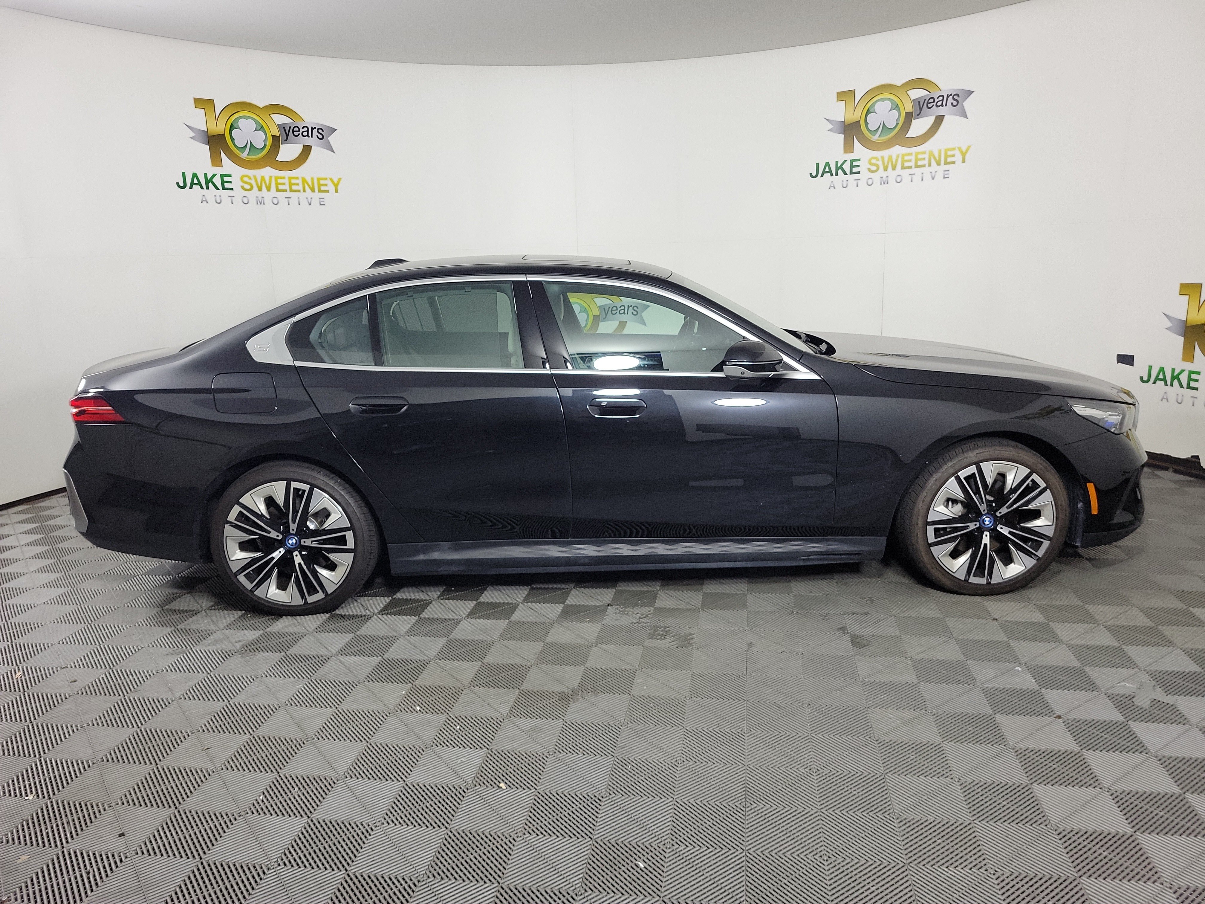 Certified 2024 BMW i5 eDrive40i w/ M Sport Package RWD image 4