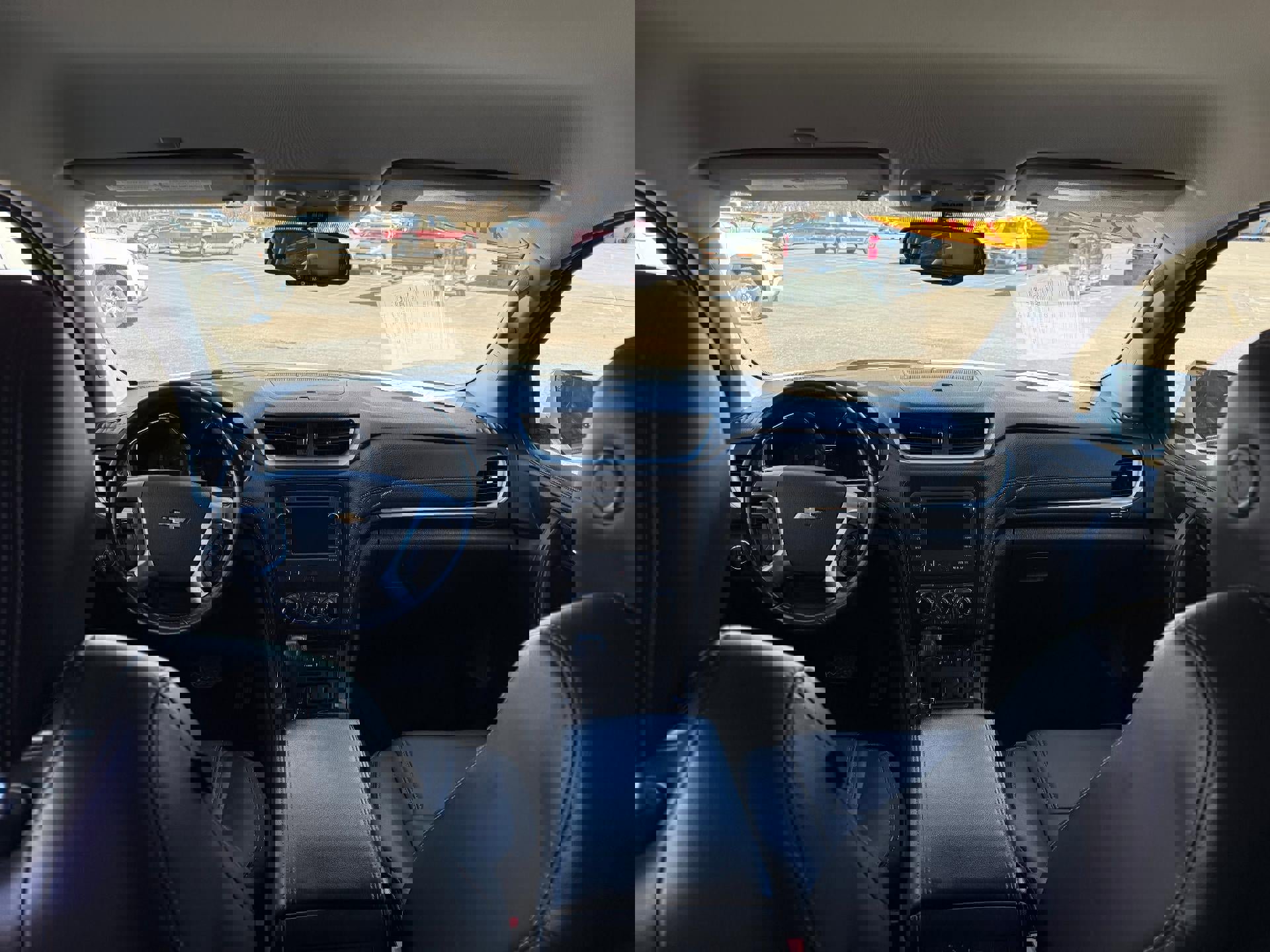 Used 2017 Chevrolet Traverse LT image 3