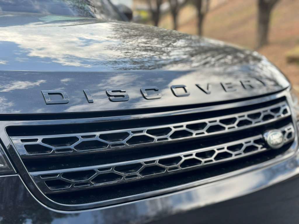 Used 2017 Land Rover Discovery HSE AWD/4WD image 14