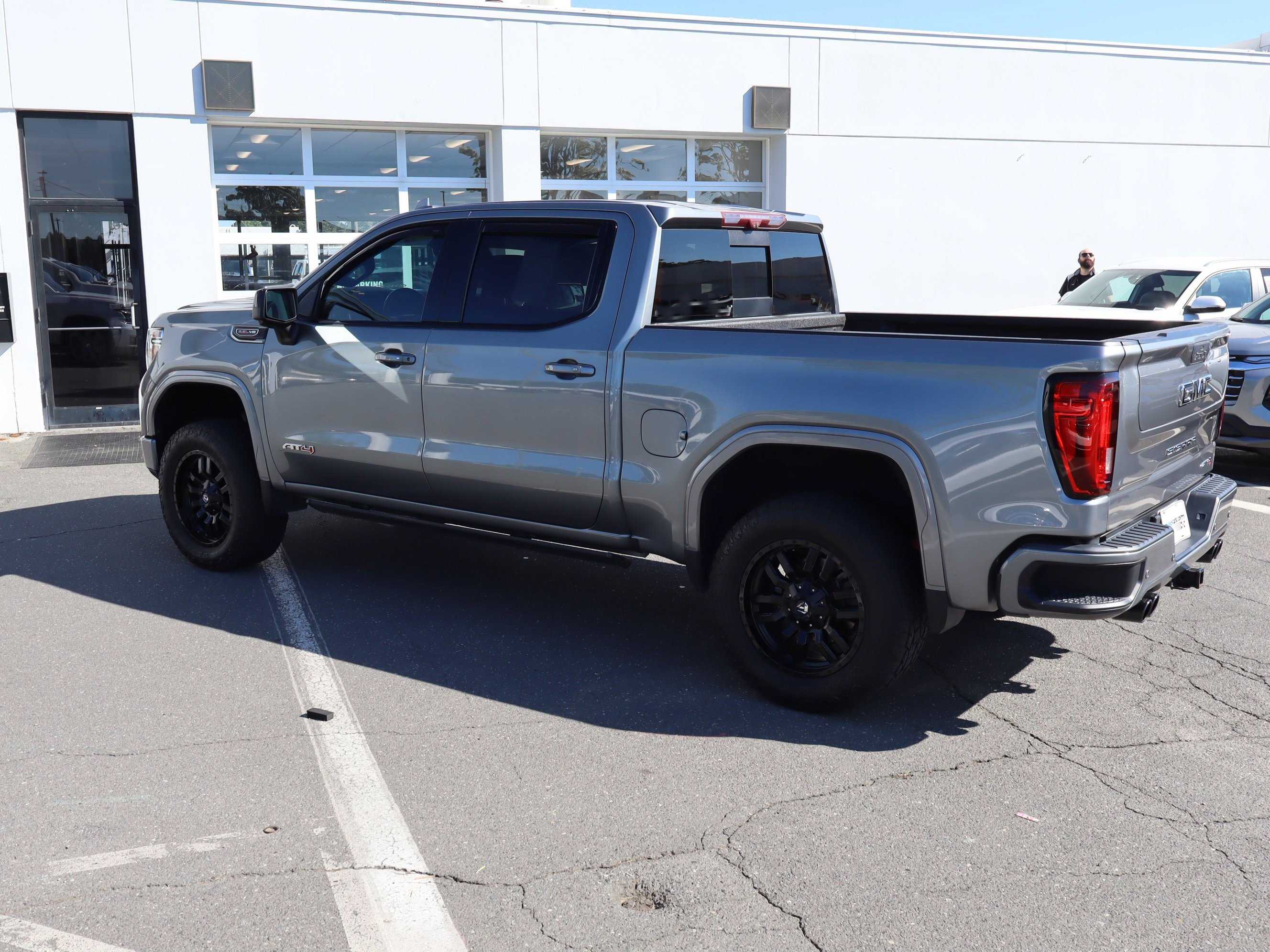 Used 2020 GMC Sierra 1500 AT4 w/ AT4 Premium Package AWD/4WD image 8