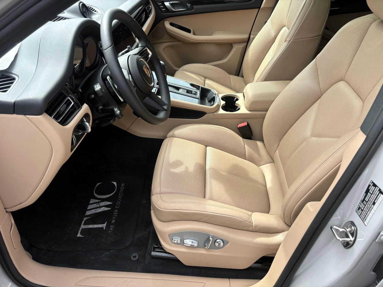 Used 2025 Porsche Macan image 20