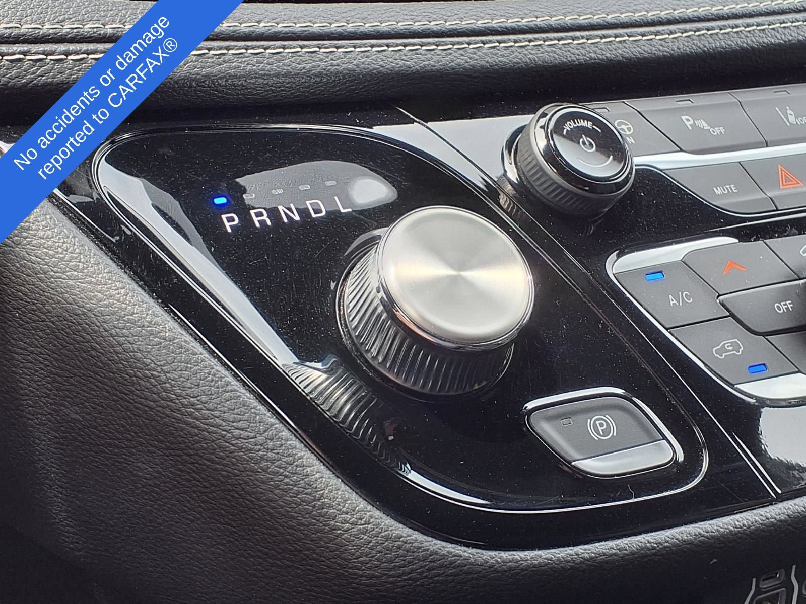Used 2024 Chrysler Pacifica Limited FWD image 25