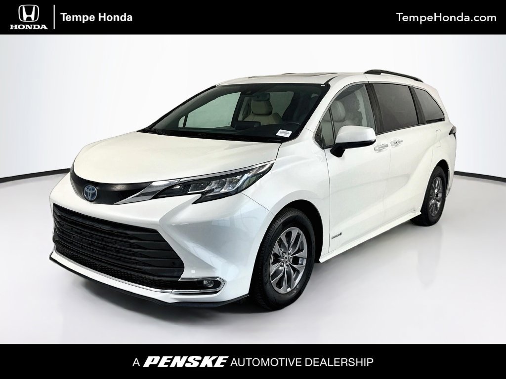 Used 2021 Toyota Sienna XLE FWD image 1