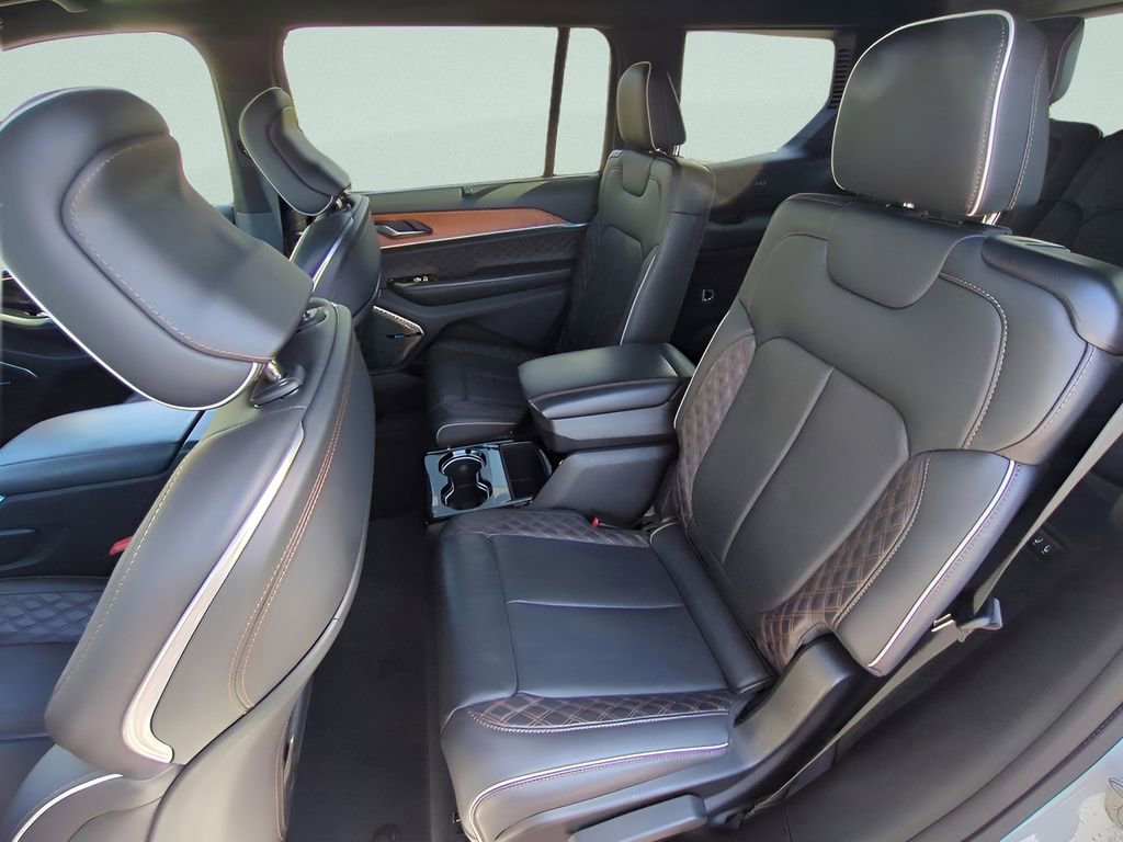 Used 2023 Jeep Grand Cherokee L Summit image 13