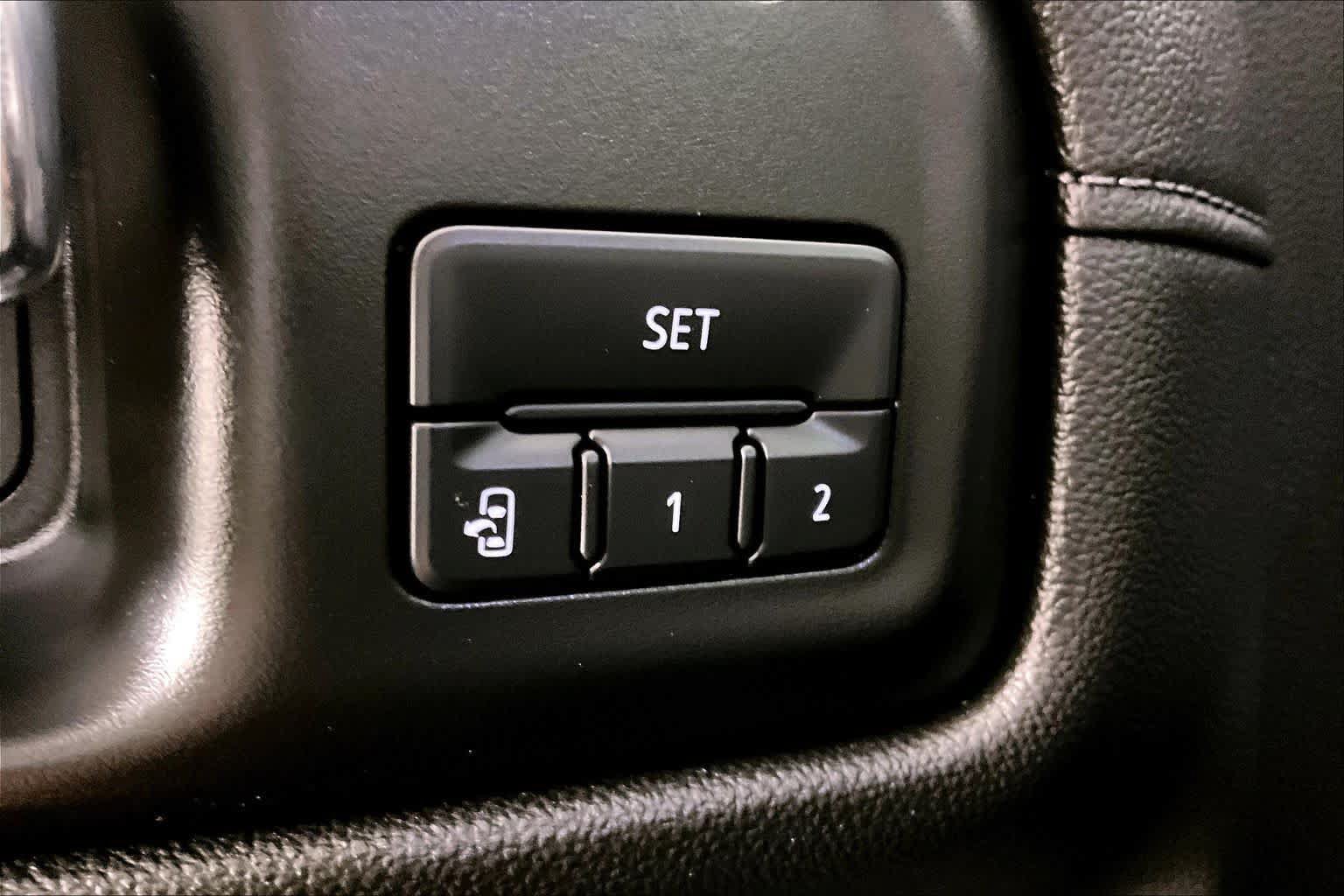Certified 2022 Chevrolet Silverado 1500 LTZ w/ LTZ Premium Texas Edition AWD/4WD image 32