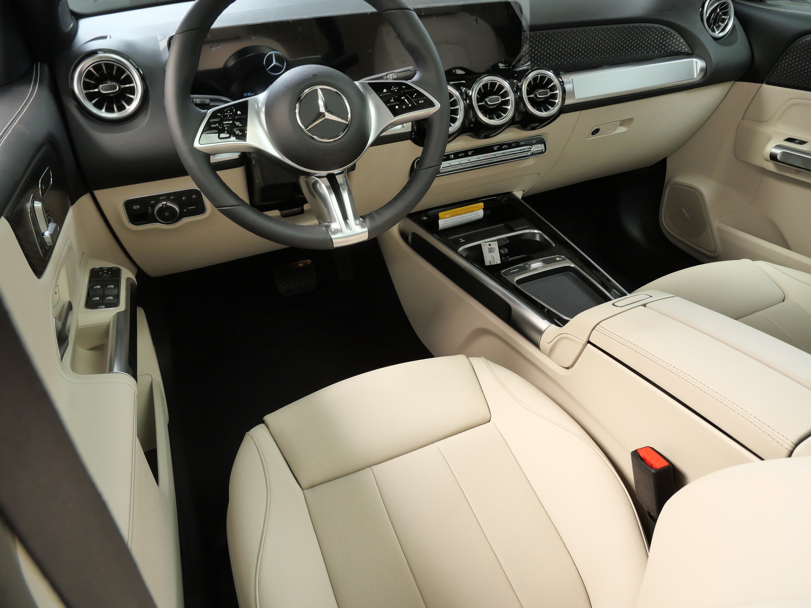 New 2026 Mercedes-Benz GLB 250 4MATIC image 2