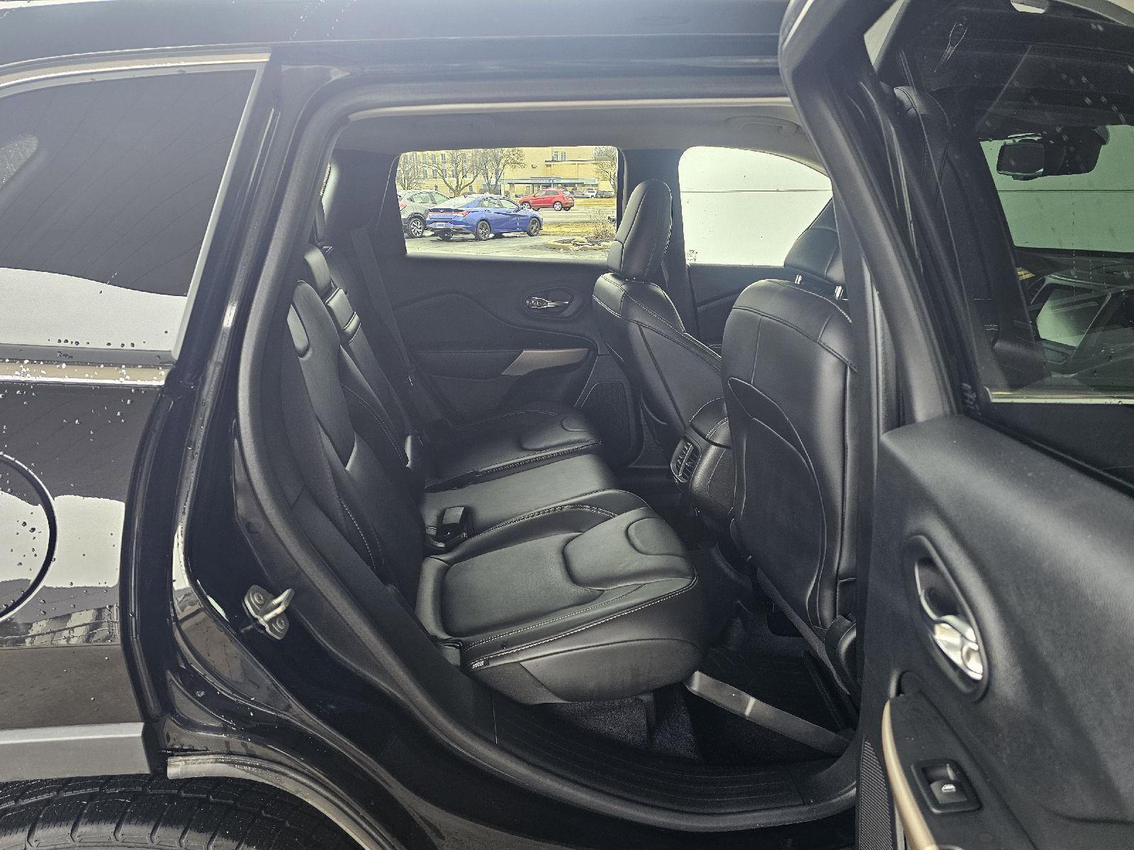 Used 2017 Jeep Cherokee Limited image 14