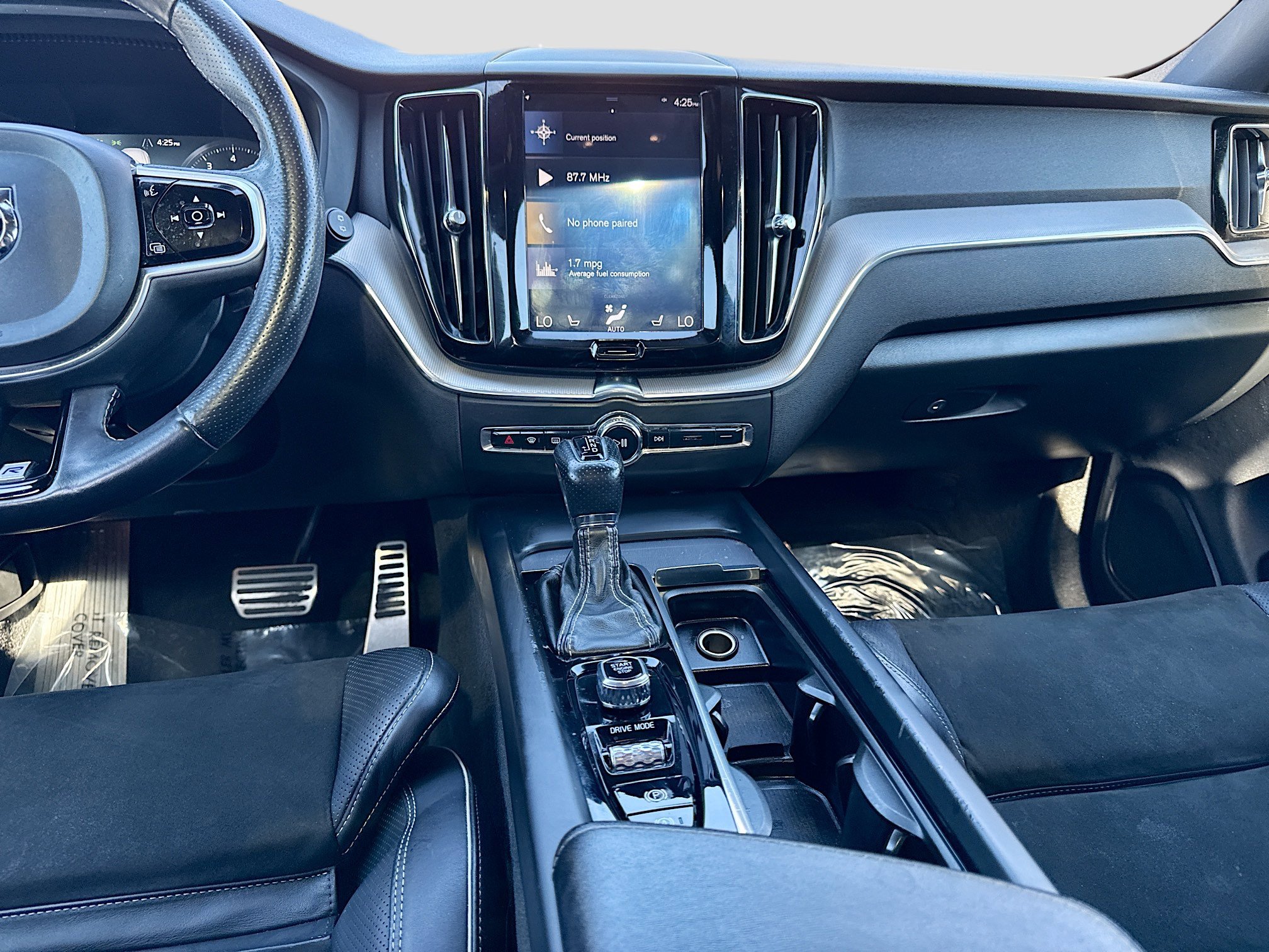 Used 2018 Volvo XC60 T6 R-Design w/ Convenience Package AWD/4WD image 19