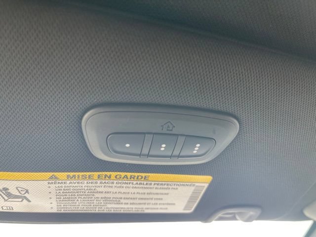 Used 2025 Chrysler Pacifica Limited FWD image 11