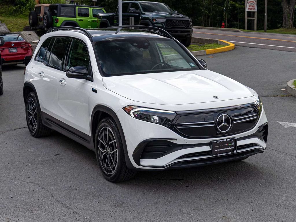Used 2023 Mercedes-Benz EQB 350 4MATIC SUV image 3